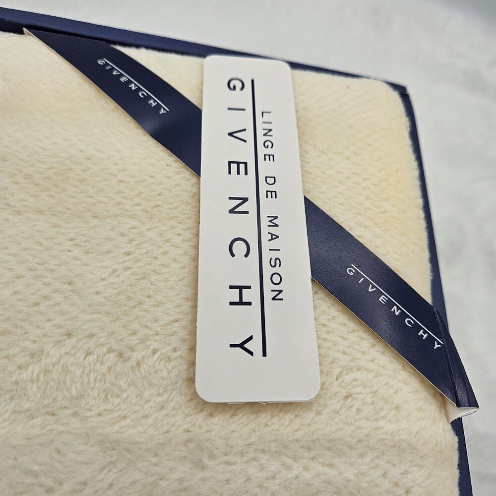 Givenchy Blanket - Picture 10 of 16